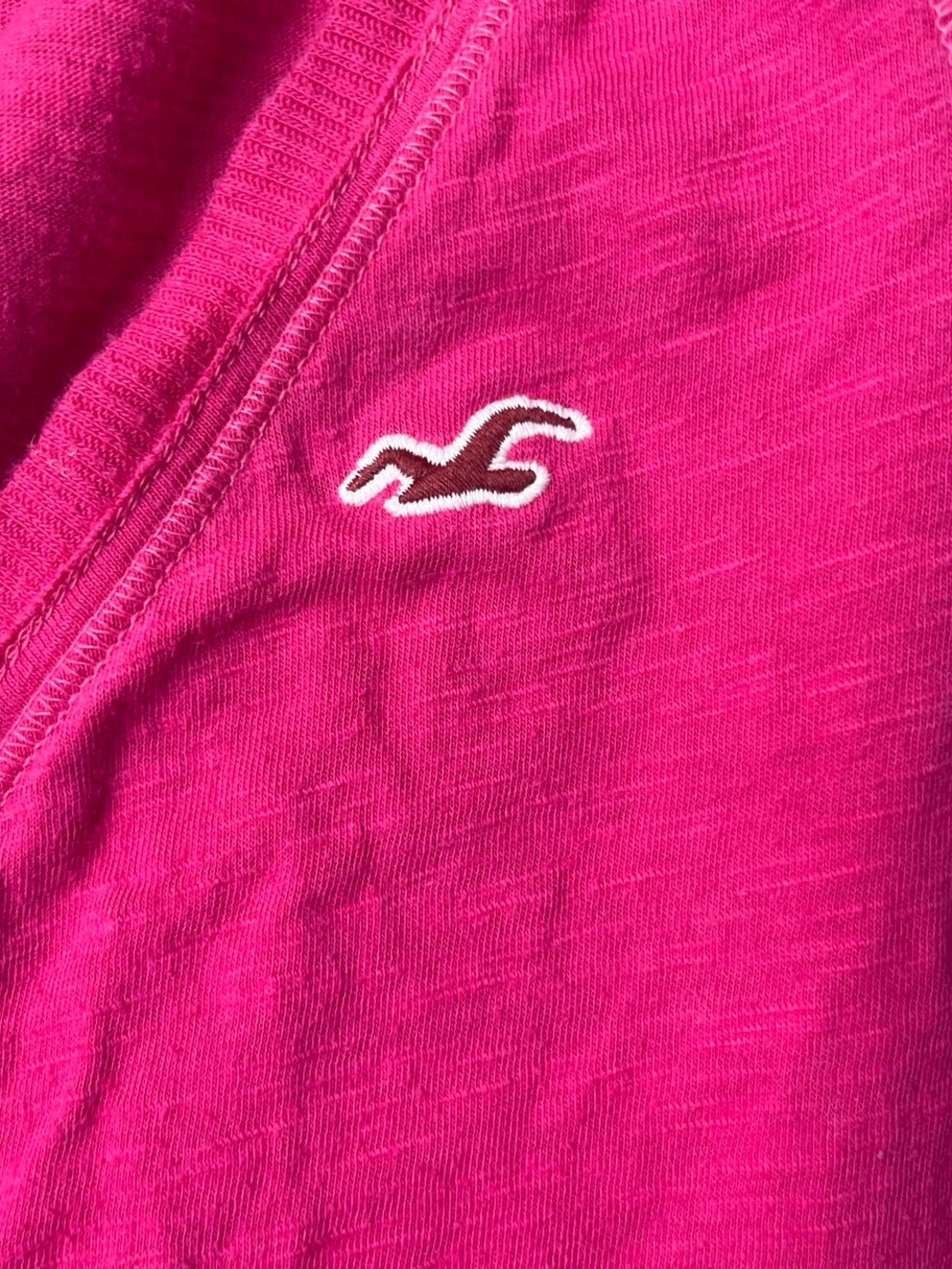 Hollister Hot Pink V-Neck Tee with Embroidered Seagull